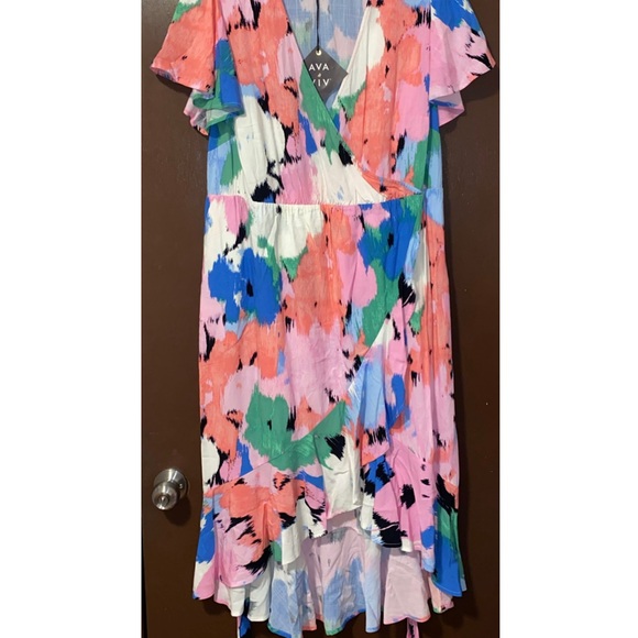 Ava & Viv Abstract Floral Short Sleeve Flutter Wrap Midi Dress in size 1X/18 - Picture 5 of 10